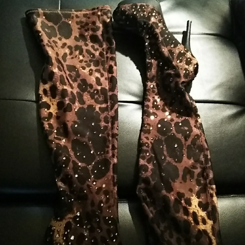 Boots - Picture 2 of 7